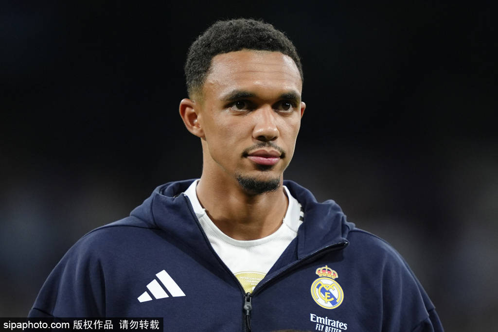 西甲经典对决：马竞2-2皇马，姆巴佩与索尔洛特的对抗引发的战术思考